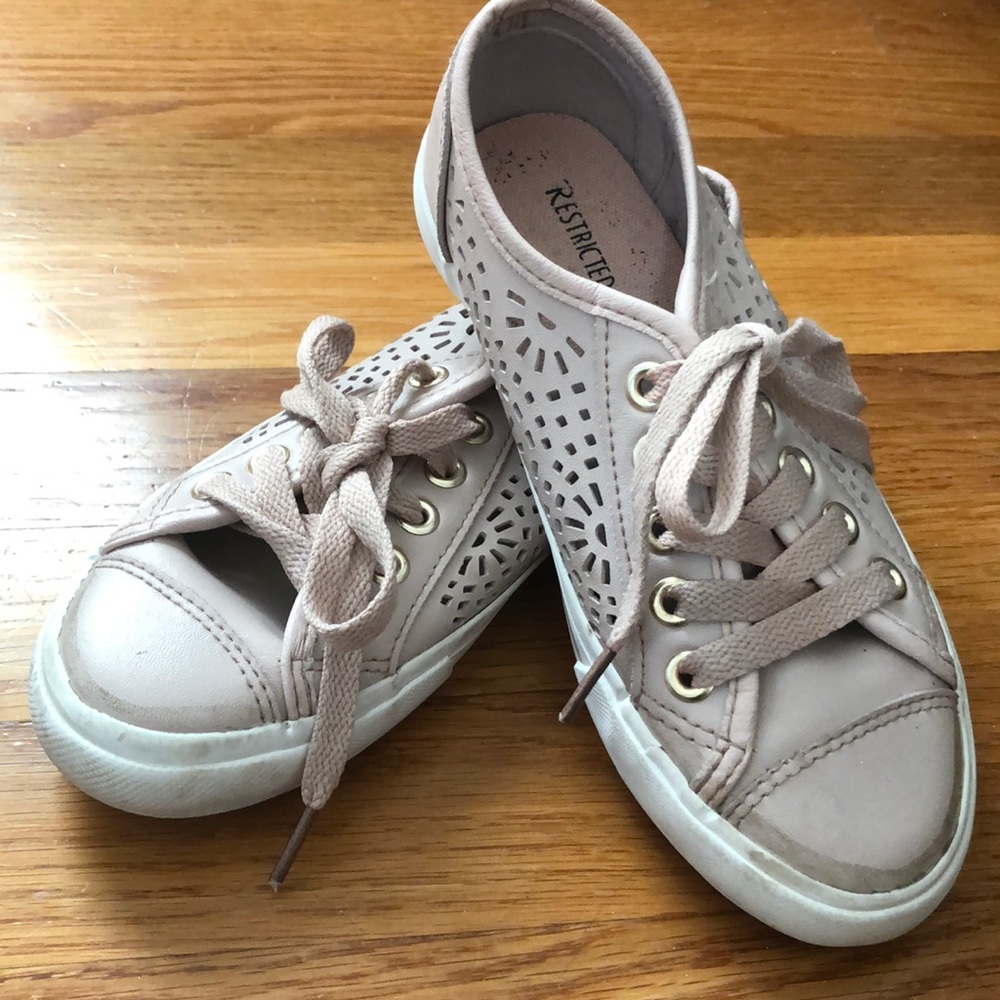 GIRLS FLAT LACED SHOES